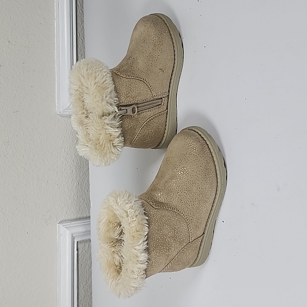 ❤️2/$15 Cat&jack girls Tan fuax fur boots with side zipper size 7